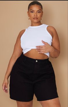 Thick Thigh Shorts, High Waisted Denim Shorts Outfit, Jean Shorts Outfit Black Women, Black Denim Shorts Outfit, Plus Size Shorts Outfit, Plus Size Aesthetic Outfits, Chubby Girl Outfits, Shorts Doll, Accessorizing Outfits