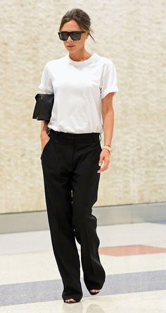 Comfortable Airport Outfit, Minimalist Moda, Fashion Infographic, Walking Down The Street, Trousers White, Fashion Dictionary