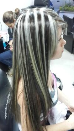 Two Color Hair, Skunk Hair, Hairstyle Examples, Hair Color Streaks, Black Hair With Highlights, Hair Streaks, Dyed Hair Inspiration, Brown Hair With Blonde Highlights, Blending Gray Hair