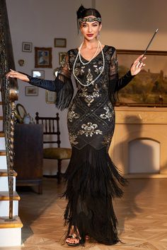 Zapaka Women Black 1920s Flapper Dress V Neck Long Sleeves Vintage Dress With Fringes – ZAPAKA 1920s Evening Gowns, Roaring 20s Dresses, Gatsby Dresses, Black Flapper Dress, Flapper Outfit, 20s Dress, Long Sleeve Vintage Dresses, 1920 Dress, Great Gatsby Dresses