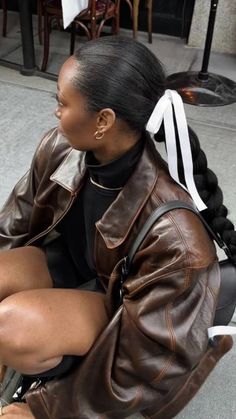 Hair bows are everywhere right now. We've rounded up the best bow hairstyles ideas and hair bows and ribbons to try next. Bow Hairstyles, Easy Hairstyles Quick, Black Velvet Bow, Natural Hairstyle, Mocha Latte, Best Bow, Dark Style, Beauty Inspo