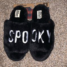 Dluxe Dearfoam Spooky Slippers Perfect Do Anything Goth Or Halloween Fan :) Size Is Listed As Small 5-6 Goth Apartment, Dearfoam Slippers, Spooky Basket, Halloween Sleepover, Fun Slippers, Pink Goth, Christmas Slippers, Bear Slippers, Ballerina Slippers