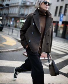 Peacoat Outfit, Fall Outfits Pinterest, Paris Outfits, Brown Coat, Winter Fashion Outfits, Minimal Fashion, Look Fashion