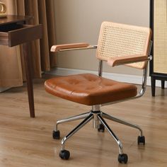 Refreshing rattan back, can be raised and lowered, 360° swivel seat 70s Desk Chair, Mcm Office Chair, Rattan Office Chair, Rattan Desk Chair, Dining Room Front Of House, Floor Lamp Office, Dark Green Office, Yellow Office Chair, Wood Office Chair