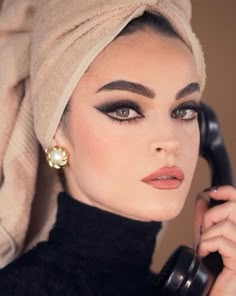 Maquillage Pin Up, Vintage Makeup Looks, 60s Makeup, Dark Makeup Looks, Maquillage On Fleek, Retro Makeup, Dramatic Makeup, Stage Makeup, Dark Makeup