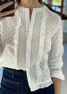 Winter Business Outfits, Trendy Shirt Designs, Women Blouses Fashion, Fashion Tops Blouse, Chic Blouses, Boutique Dress Designs, Embroidery Blouse Designs, Dress Shirts For Women, Outfits Fashion