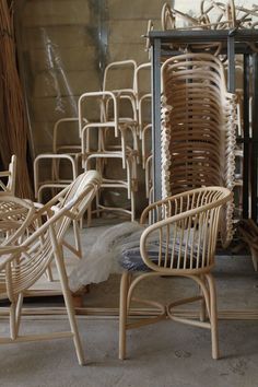 several chairs and tables in a room with many different types of wickers on the floor