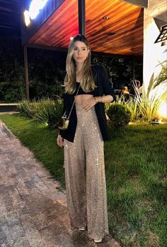 Black Outfit For Christmas Party, Sequin Pants And Blazer Outfit, Nye House Party Outfit Casual, Trendy Party Outfits 2023, Minimalist New Years Eve Outfits, Winter Birthday Outfit 2024, Elegant Birthday Party Outfit, Disco Night Outfit Party Dresses, Birthday Party Night Outfit