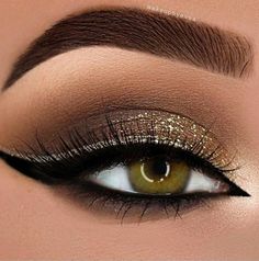 Blue Eye Makeup Tutorial, Makeup Cantik, Make Up Designs, Mekap Mata, Smink Inspiration, Eye Makeup Designs, Makijaż Smokey Eye, Gold Makeup, Makeup Eye Looks