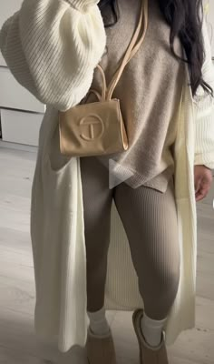 Balloon Cardigan Outfit, Cute Mum Outfits, Lash Tech Outfit Ideas, Prison Visit Outfit Ideas, Beige Mom Aesthetic, Casual Beige Outfit, Loungewear Outfits Winter, Cozy Chic Outfit, Hairstyles Streetwear