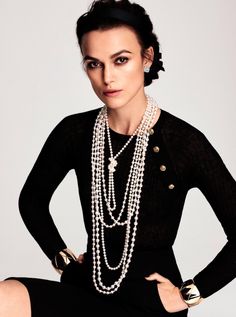 Keira in the new #chanel #cococrush campaign Keira Knightley Chanel, Coco Crush, Wearing Pearls, Coco Chanel Fashion, Keira Knightly, Mode Chanel, Paris Chic, Mario Testino, Keira Knightley