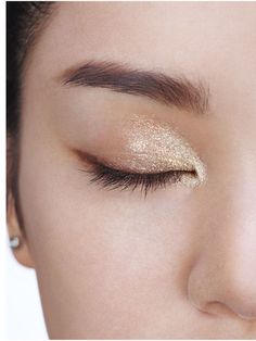 Trucco Smokey Eye, Glittery Eyeshadow, Makeup Gold, Makeup For Older Women, Makeup Secret, Makeup List