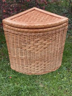 an empty wicker basket sitting in the grass