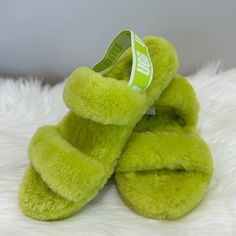 Nwot Ugg Oh Yeah 1115752k Girls Key Lime Fluorescent Green Slippers Sandals Size 4. Oh Yeah Evolves Our Iconic Fluff Yeah Slide, Incorporating A Strappy Silhouette To Keep Little Feet Happy In Warm Weather. 10mm Sheepskin Upper Elastic Strap With Ugg Graphic 10mm Sheepskin Lining Sheepskin-Wrapped Midsole Molded Rubber Outsole Ugg Logo Woven Label On Sock Liner. New With Out Tag. Perfect Condition. Fluff Yeah Slide, Green Slippers, Kids Uggs, Oh Yeah, Liner Socks, Woven Label, Slipper Sandals, Woven Labels, Key Lime