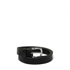 A closet staple, made with quality and timelessness, this vegetable tanned black leather belt features a nickel buckle. It's versatility and minimal design lends it to being worn every day with any outfit. 1" wide Suggested Sizing: XXS Size 24-26, XS Size 26-28, Small Size 28-30, Medium Size 30 - 32, Extra Large Size 34-36 (Waist measurement in inches) Made in Argentina Tan Leather Belt, Black Leather Belt, Belt Size, Black Belt, Medium Size, Vegetable Tanned Leather, Minimal Design, Leather Belt, Tan Leather