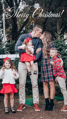 Animated Christmas Card with Photo, Greenery Christmas Card, Video Holiday Card, Mp4 Christmas Card Attractive Outfits, Winter Family Pictures, Christmas Pictures Outfits, Christmas Family Photoshoot, Family Christmas Outfits, Winter Family Photos