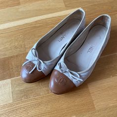 Classic Chanel Bow Cc Flats 36 1/2 Heel 0.4inch Padded Sole Chanel Two Tone Slingback, Chanel Ballet Flats 2022, Chanel Quilted Ballet Flats, Chanel Two Tone Ballet Flats, Chanel Ballerina Flats, Chanel Shoes, Ballet Flat Shoes, Loafer Flats, Ballet Flats