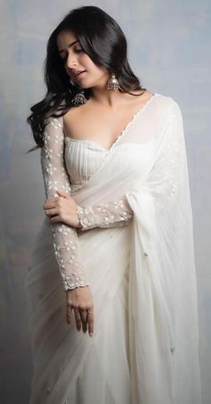 Ashika Ranganath, Off White Saree, Sarees For Girls, Simple Saree Designs, Look Festival, Fashionable Saree Blouse Designs, Fancy Sarees Party Wear, Look Formal, Simple Sarees