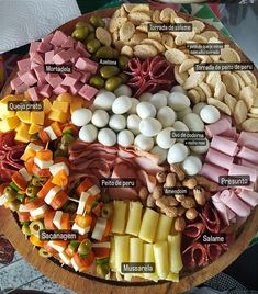 Tábua com frios: petiscos Grazing Food, Christmas Homescreen, Christmas Homemade, Catering Ideas Food, Aesthetic Christmas, Party Food Platters, Birthday Brunch, Charcuterie Recipes, Healthy Food Motivation