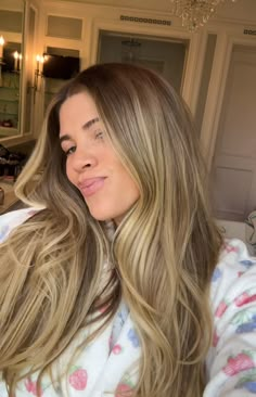 Sofia Richie Balayage, Sophia Richie Hair Color, Sophia Richie Hair Brown, Sofia Richie Brown Hair, Sofia Richie Blonde, Fringed Haircut, Old Money Balayage, Sofia Richie Hair Color, Sophie Richie Hair