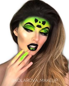 Radioactive Halloween Decorations, Green Alien Makeup Halloween, Alien Green Makeup, Alien Drag Makeup, Makeup Challenges, Creative Makeup, Makeup Art, Halloween Makeup