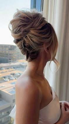 Bridal wedding or date night messy french twist bun hair Messy French Twist, French Twist Bun, Bridesmaid Hair Inspo, Special Event Hair, French Twist Updo, Wedding Hairstyles Bridesmaid, Wedding Hair Up, Vacation Hairstyles, Guest Hair