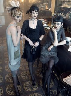 High society gothic. Halloween Kostüm Baby, Chic Halloween Costume, Gatsby Movie, Halloween Chic, Grace Coddington, Agyness Deyn, Sasha Pivovarova, Gemma Ward