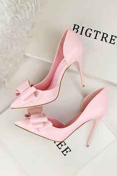 Complete your prom night look with the perfect prom shoes, this pair of shoes are suitable for wedding party, cocktail, prom and any other formal occasions. Prom Dress Shoes, Elegant High Heels, Prom Heels, Womens Stilettos, Bow Decor, Chunky High Heels, Prom Shoes, Mary Jane Heels, T Strap Sandals