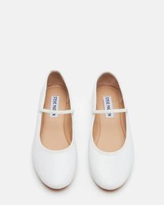 Cute Flat Wedding Shoes, White Wedding Flats, White Ballet Flats Outfit, Hachi Outfits, Ballet Flats Wedding Shoes, Ballet Flats White, Formal Flats, Shoes Wishlist, White Ballet Flats