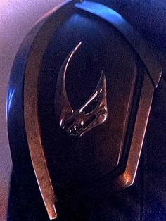 a close up view of the emblem on a motorcycle helmet