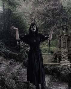 Goth Witch Aesthetic, Dark Goth Aesthetic, Nature Goth, Vamp Goth, Goth Fits, Gothic Culture, Goth Princess, Goth Subculture, Trad Goth