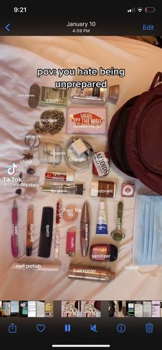 What To Put In Your Hygiene Bag, On The Go Bag Essentials, Packing School Bag Aesthetic, Makeup Bag Essentials Everyday, Essentials Bag School, What I Put In My Backpack, Essentials Bag For School, Essential Things Girls Need, What Every Girl Needs In Her Backpack