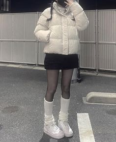 Puffer Jacket With Skirt Outfit, Fleece Skirt Outfit, Puffer Jacket Skirt Outfit, Cutesy Winter Outfits, Puffer Jacket With Skirt, Korean Casual Outfits Winter, Airport Winter Outfit, Korea Winter Outfit, White Puffer Jacket Outfit