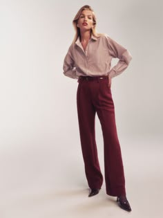 No nonsense. Shop the Alex Mid Rise Pant from Reformation, is a high rise pant with pleating at the front and a relaxed leg. Wardrobe Elevation, Capsule Wardrobe Planning, Frilly Blouse, Work Wear Outfits, Look Books, Technology Fashion, Wardrobe Planning, Celebrity Lifestyle, Clothing Diy