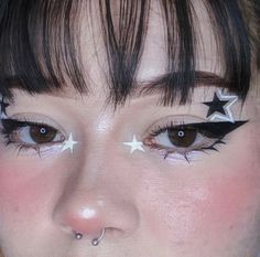 My Melody Eyeliner, Skz Inspired Makeup, Bold Eyeshadow, Vampire Bride, Mekap Mata, 20 Makeup, Cute Eye Makeup, Swag Makeup