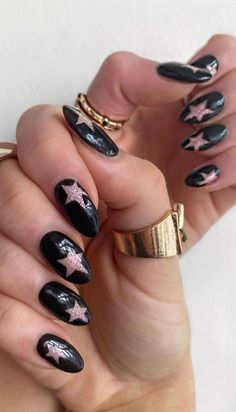 40+ Stylish Ways to Rock Spring Nails Black and Rose Gold Nails Nails Black And Rose Gold, Rock Nails Designs, Black And Rose Gold Nails, Spring Nails Black, Nail Shape Chart, Black And Gold Nails, Rose Gold Nails Glitter, Rose Quartz Nails