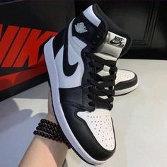 Jordan Dior, Air Dior, Af1 Shoes, Jordan Shoes Retro, Nike Air Jordan 1 Retro, Nike Jordan Retro