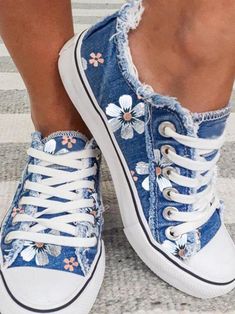 Basic Shoes, Spring Flats, Floral Flats, Canvas Flats, Denim Sneakers, Casual Heels, Vans Sneakers, Boho Stil, Casual Flats