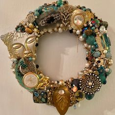 Beautiful jewelry wreath  using vintage costume jewelry and beads. Vintage Embellished Jewelry For Gifts, Jewellery Wreath, Jewelry Wreath, Jewelry Tree Craft, Art Wreath, Vintage Modern Jewelry, Christmas Tree Decorations Diy, Vintage Jewelry Art, Repurposed Jewelry