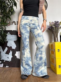 🖇Condition: 5/5 📌Brand: Divine  🔖Tag size: no tag Waist 14.96 in 38 cm Hip 17.32 in 44 cm Length 37.4 in 95 cm Leg Opening 11.02 in 28 cm Grunge Vintage, Womens Jeans, Low Waist, Flare Jeans, Ukraine, Beauty Book, Art Collection, Bathing Beauties, Women Jeans