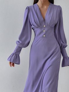 F00215725-304 Wedding Guest Dresses Blue, Modest Elegant Outfits, Elegant Modest Dresses, Dresses With Sleeves Formal, Modest Elegant Dresses, Dress Semi Formal, Delicate Dress, Low Cut Dresses, Flowing Fabric