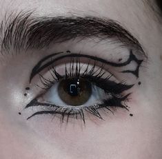 #graphicliner #star #eyeliner Cute Black Eyeliner Looks, Evil Eyeliner Looks, Cool Alt Eyeliner, Simple Graphic Liner Black, Graphic Eyeliner Star, Fun Black Eyeliner Looks, Alternative Eyeliner Hooded Eyes, Alt Eyeliner Hooded Eyes, Makeup Looks Black Eyeliner