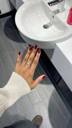 Dark Cherry Red Nails Design Square, Short Square Dark Red Nails, Short Square Burgundy Nails, August Square Nails, Autumn Nails Square Short, Short Acrylic Nails Fall 2024, Burgundy Nails Square, Wine Fall Nails, Square Burgundy Nails