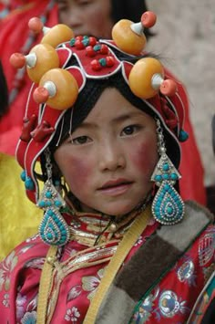 Tibetan People, Yoga Face, Ethnic Beauty, Traditional Clothes, Traditional Costume