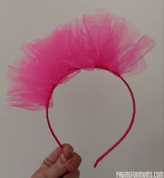 Pompon Tulle, Tulle Headpiece, Decor Photobooth, Tulle Crafts, Tulle Headband, Diy Tulle, Hair Ties Diy, Dr Seuss Day