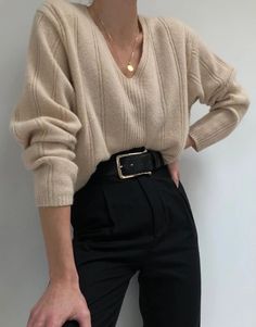 Minimalist Fashion Inspiration, Fall Corporate Outfits 2023, Effortless Fashion Style, Modern Outfit Aesthetic, Artsy Classy Outfits, Autumnal Outfits Women, Feminine Romantic Style Casual, Na Nin Vintage, English Professor Aesthetic Outfit