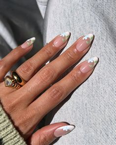 Beautiful Nail Designs Nails 2023 Trends Flower, Bridal Floral Nails, Mail Ideas 2023, Nails 2023 Flowers, French Tip Floral Nails, Mail Designs 2023, Neutral Spring Nails, Wild Flower Nails, Floral French Tip Nails