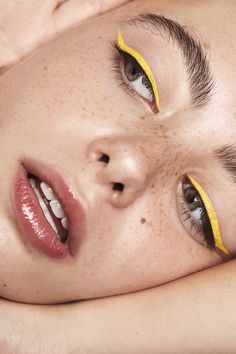 Yellow Liner Red backdrop Editorial Make-up, Eyeliner Tips, Makeup Sephora, Make Up Inspiration, Smink Inspiration, Makijaż Smokey Eye, Makeup Hacks, Make Up Looks