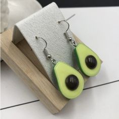 Super Cute Earrings That Show Off Your Love Of Avocado's Silly Earrings, Avocado Earrings, Plant Style, Steampunk Pendant, Earrings Dangle Simple, Bottle Earrings, Cute Avocado, Fashion Creative, Womens Jewelry