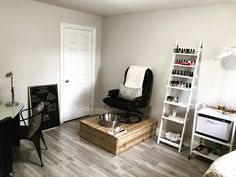 Salón Home Salon Pedicure Station, In Home Pedicure Station, Platform Pedicure Station, Pedicure Studio Ideas, Pedicure Platform Station, No Plumbing Pedicure Station, At Home Pedicure Station